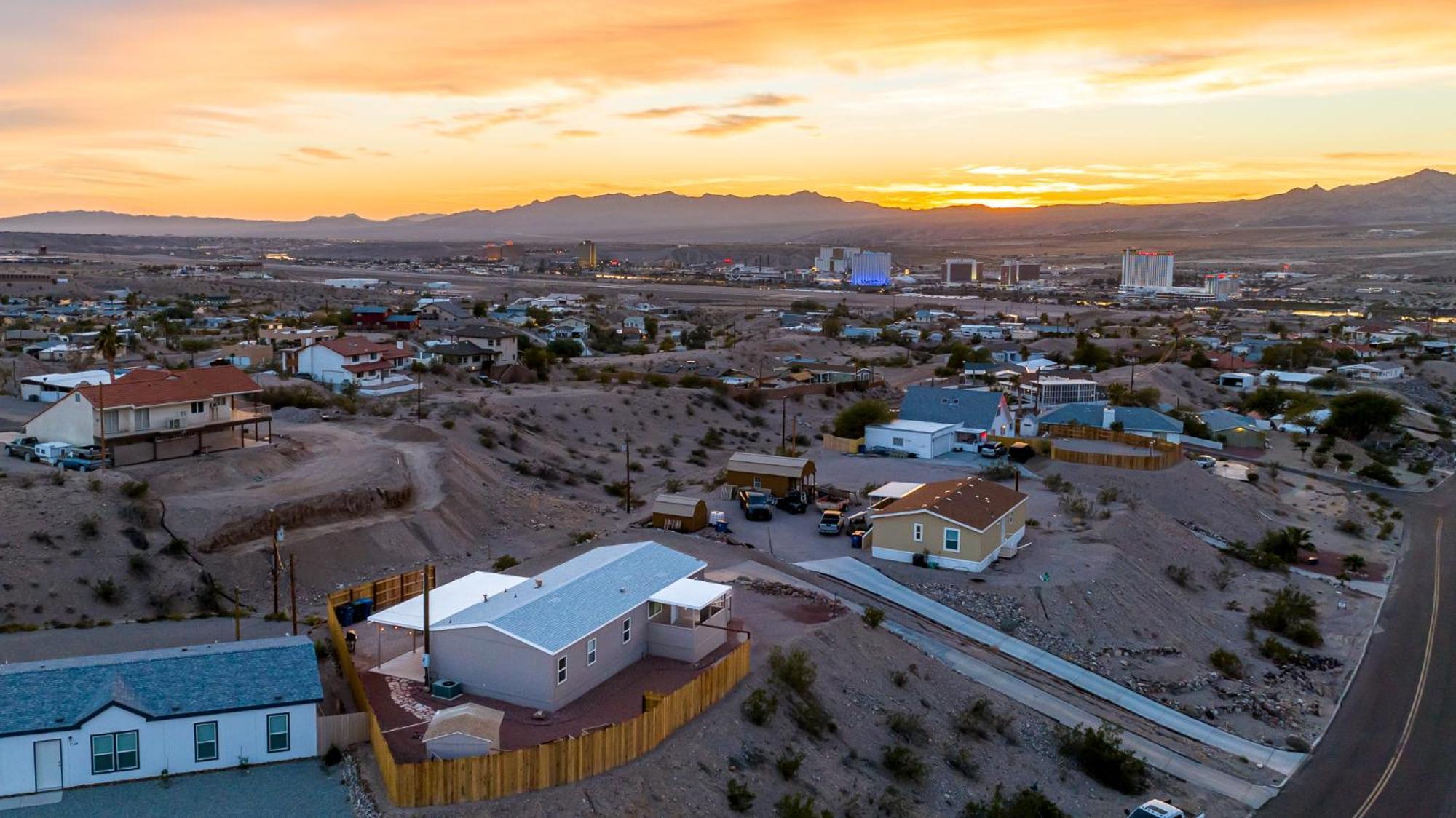 Magnificent & Tranquil Home, Mountain Views , 8 Mins To Casinos & River, Fire Pit, Bbq Bullhead City Εξωτερικό φωτογραφία