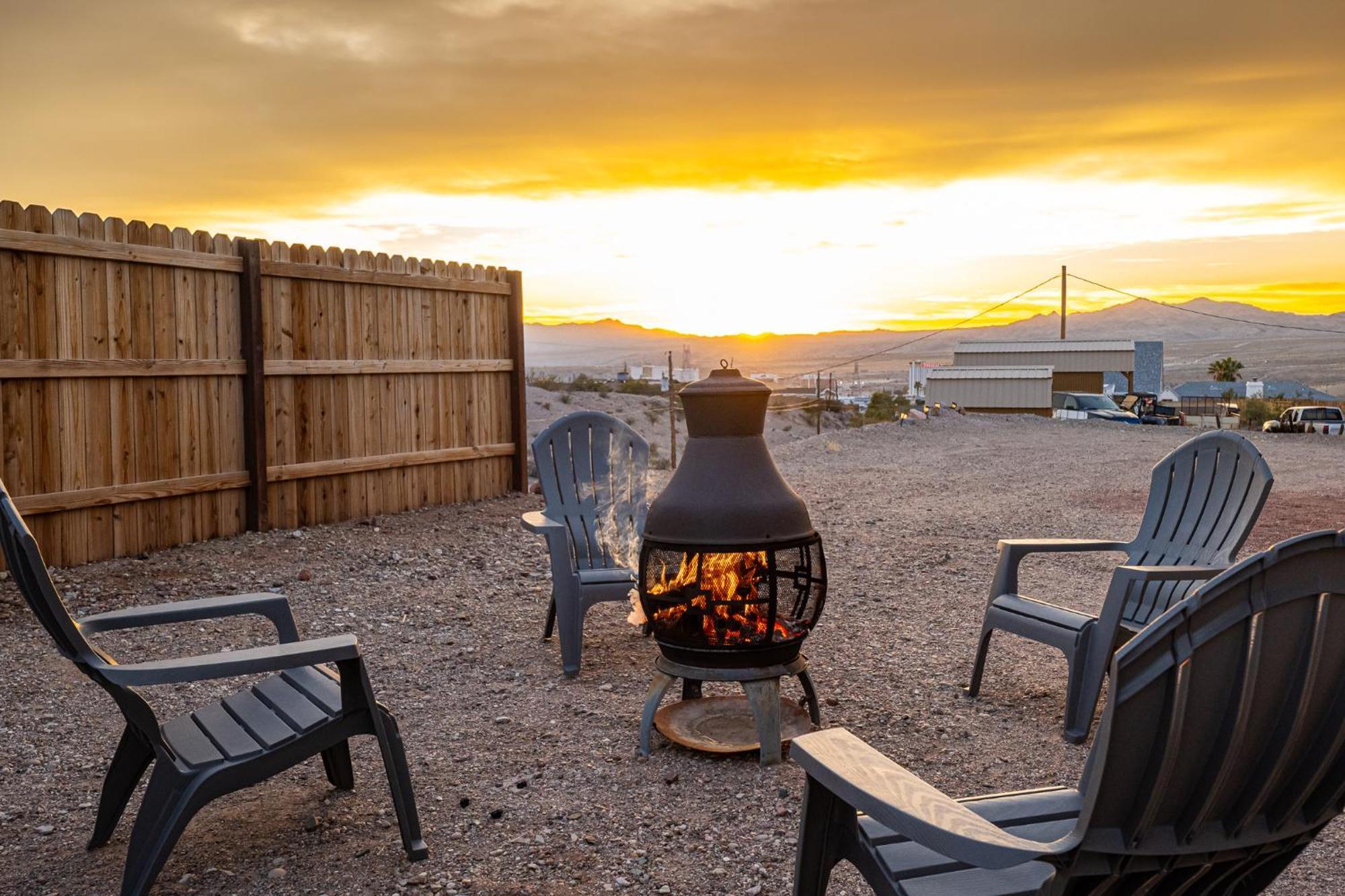 Magnificent & Tranquil Home, Mountain Views , 8 Mins To Casinos & River, Fire Pit, Bbq Bullhead City Εξωτερικό φωτογραφία