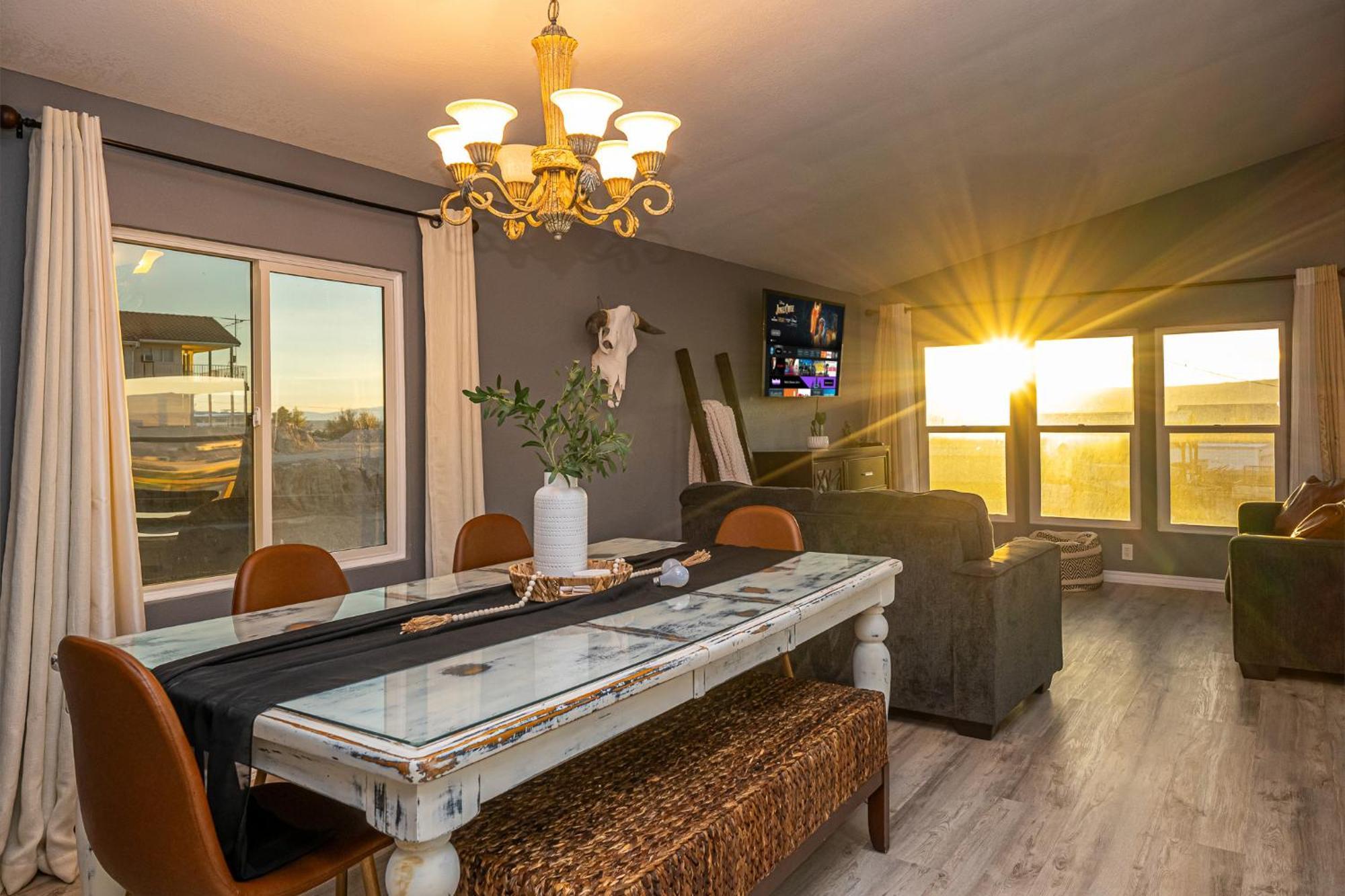 Magnificent & Tranquil Home, Mountain Views , 8 Mins To Casinos & River, Fire Pit, Bbq Bullhead City Εξωτερικό φωτογραφία